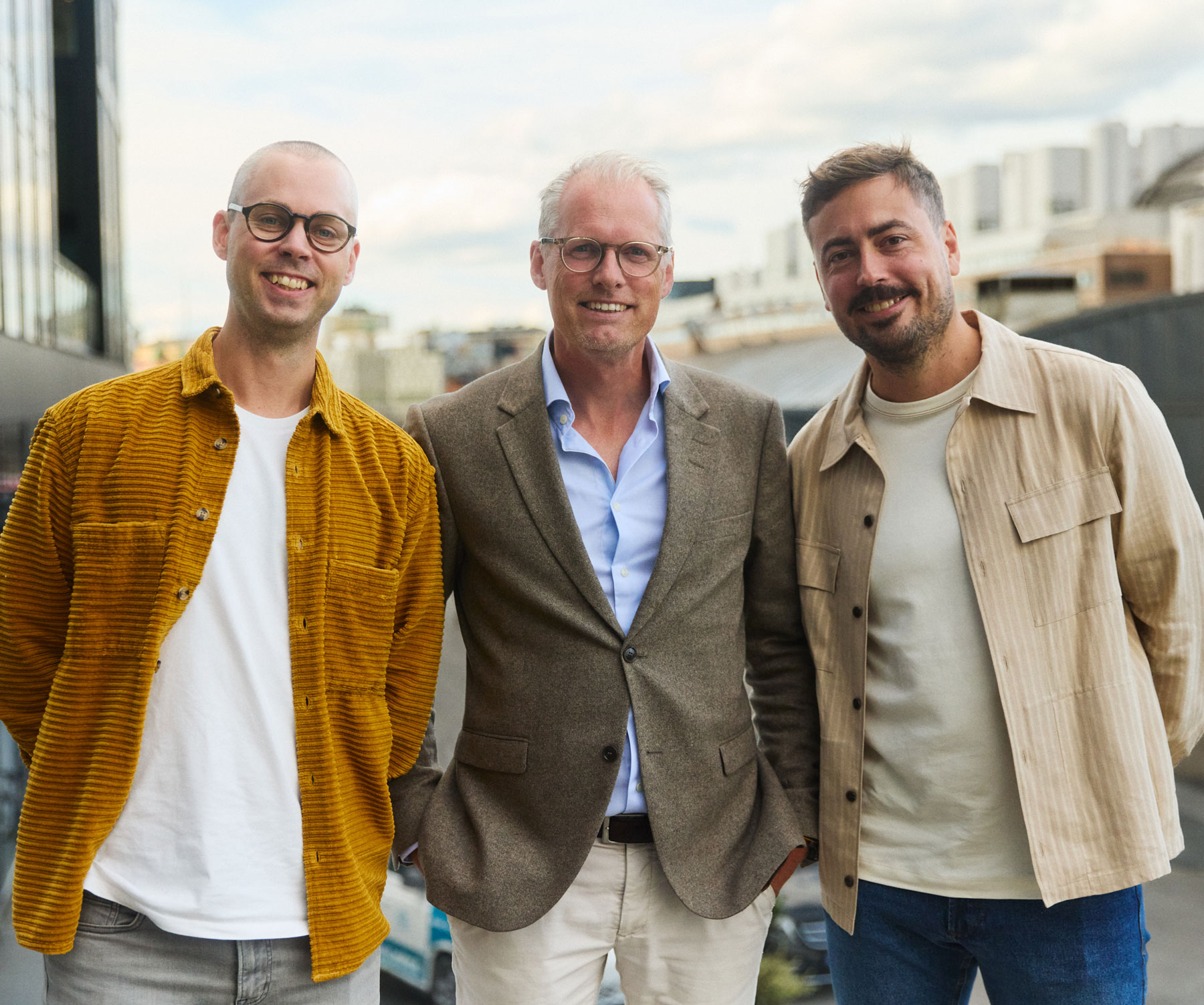 Anton Klintenberg, Erik Syrén och Jens Björk firar att Monterro är ny huvudägare i Planima